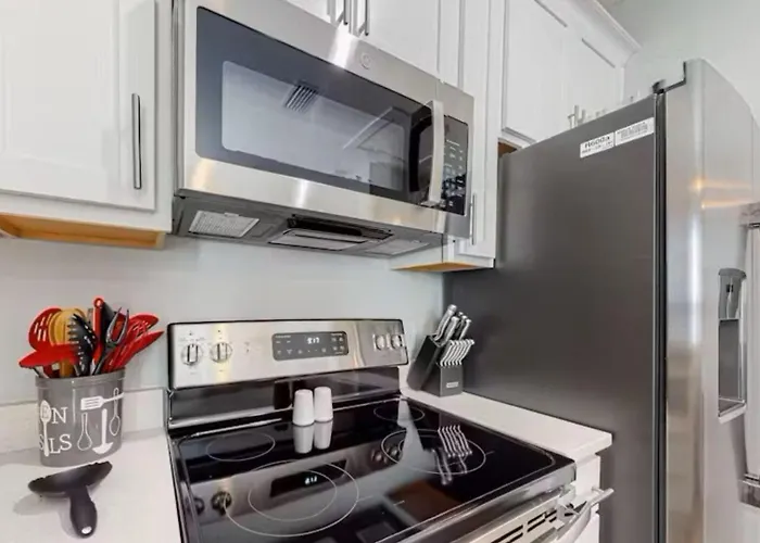 Romana Hideaway & Juliet Haven -family Friendly, Downtown Pensacola! Holiday home *