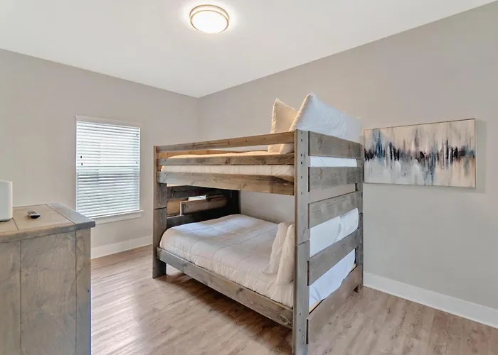 Romana Hideaway & Juliet Haven -family Friendly, Downtown Pensacola! Holiday home